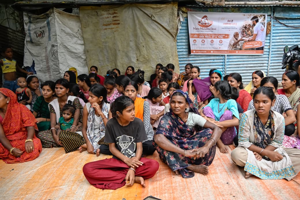 Volunteers with the village community during the Bihar drive