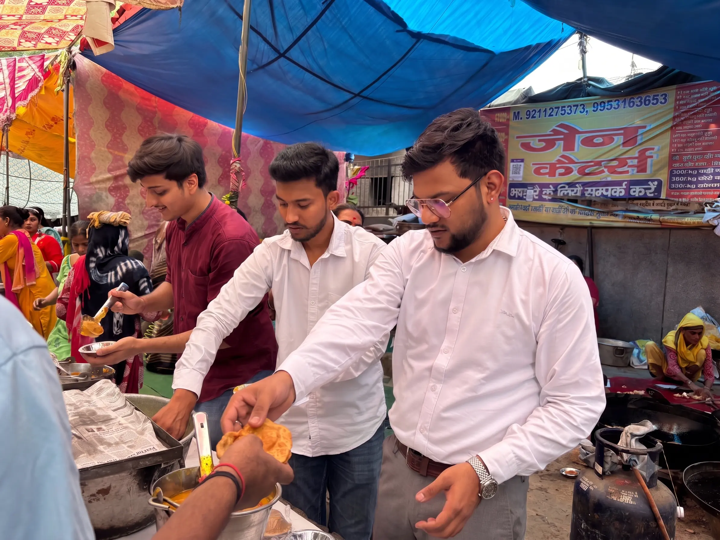 Dry ration kits being distributed to families in Delhi